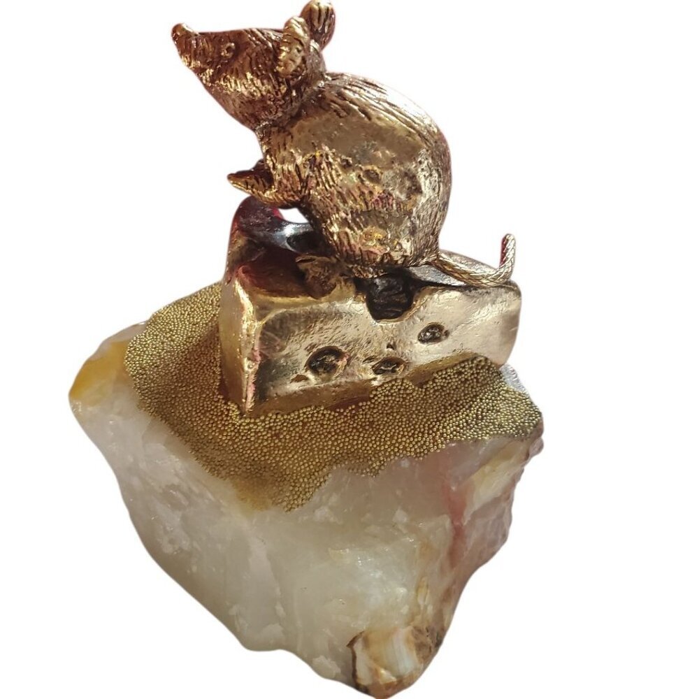 Ron Mouse Figurine On Cheese W/Gold Detailing & Quartz Crystal Base Paperweight - Picture 3 of 8